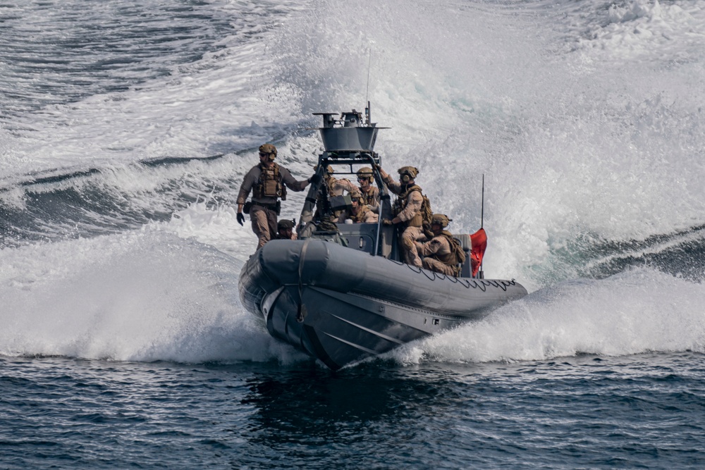 11th MEU ADRD conducts maritime navigation aboard RIBs