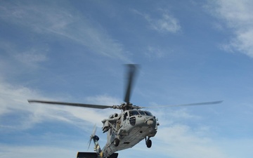 Helicopter Sea Combat Squadron (HSC) 25 lands on HMNZS Aotearoa to support a medical evacuation.