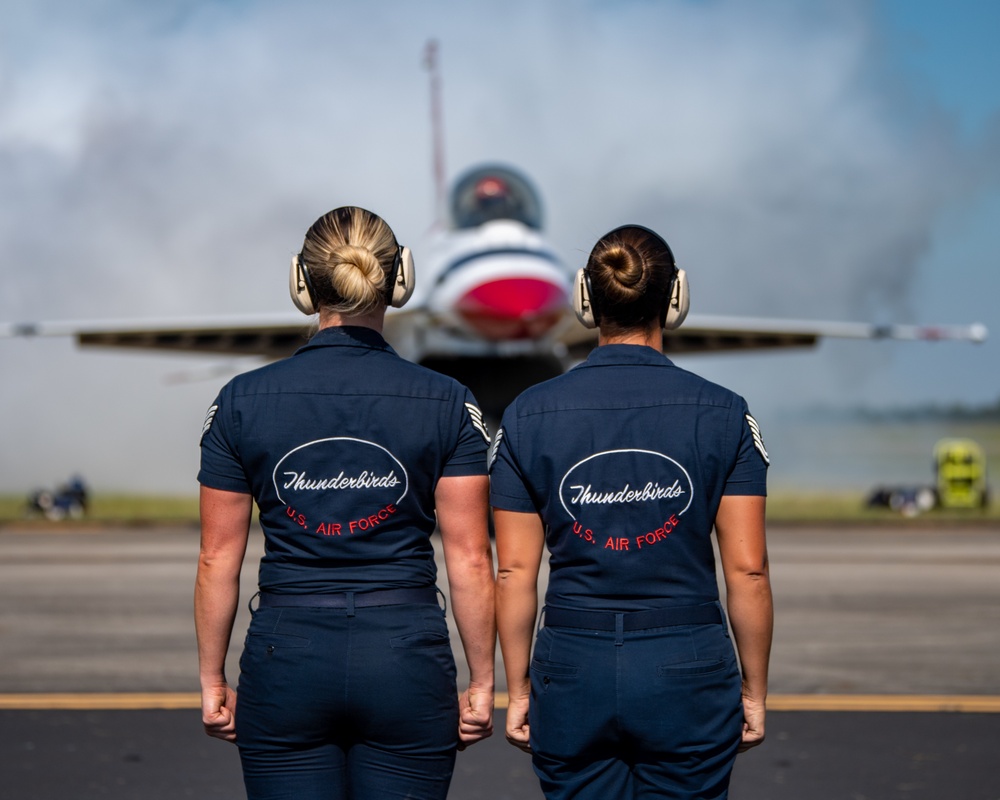 Thunderbirds perform at Wings Over Houston 2021
