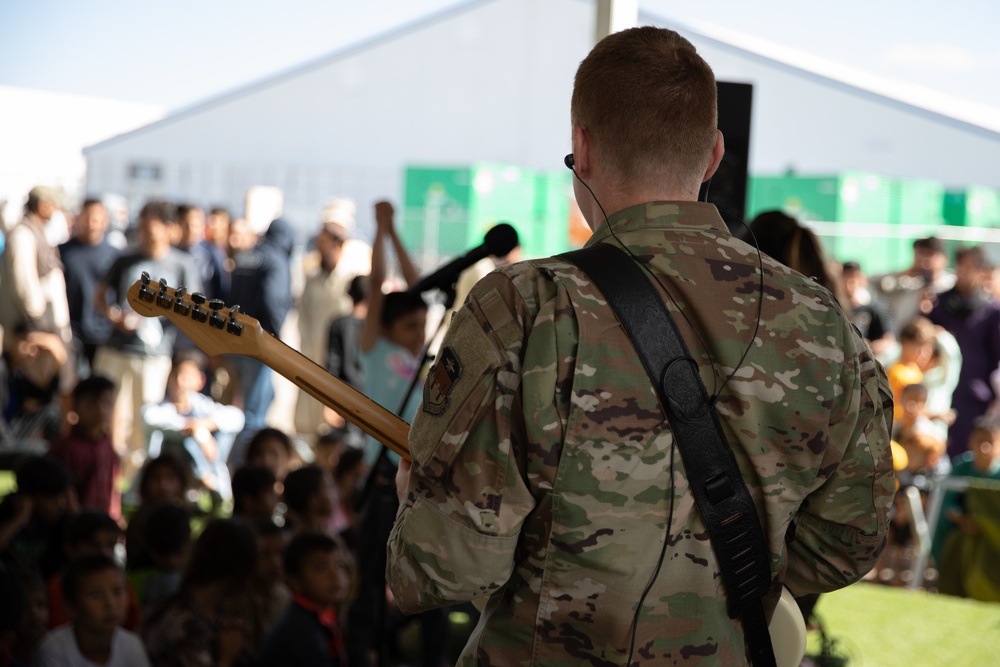 Delta Blue musical ensemble entertains at Aman Omid Village