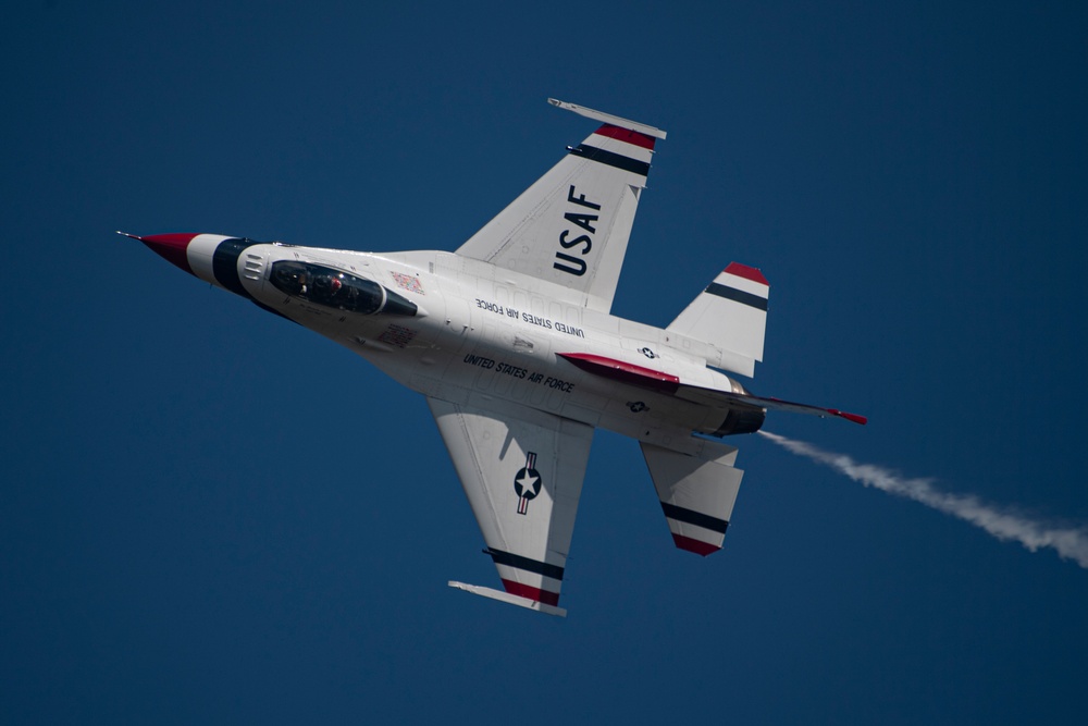 Thunderbirds take flight for Wings Over Houston Airshow