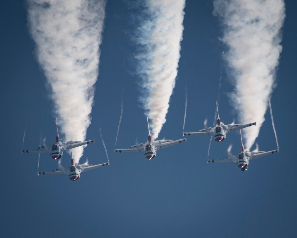 Thunderbirds take flight for Wings Over Houston Airshow