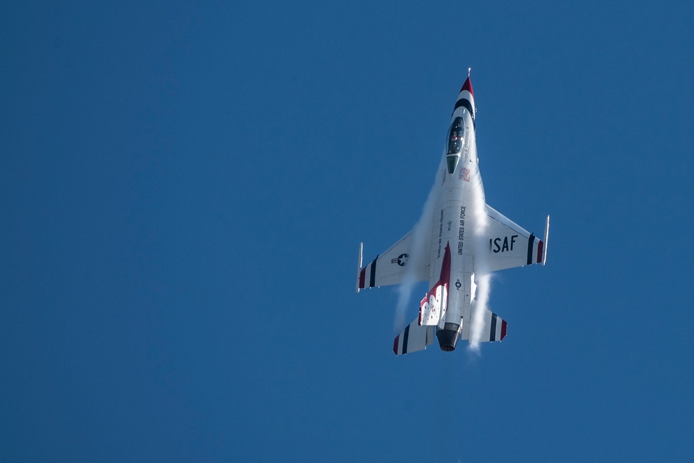 Thunderbirds take flight for Wings Over Houston Airshow