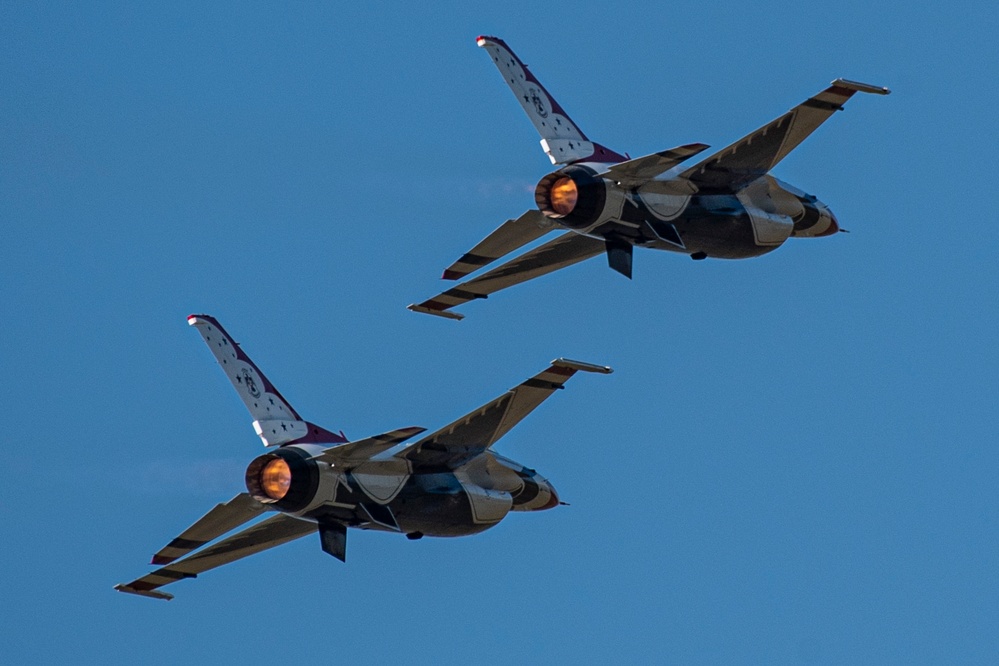 Thunderbirds take flight for Wings Over Houston Airshow