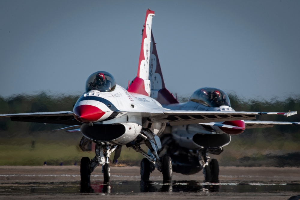 Thunderbirds take flight for Wings Over Houston Airshow