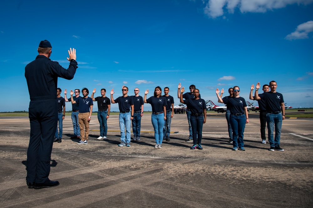 Thunderbirds take flight for Wings Over Houston Airshow