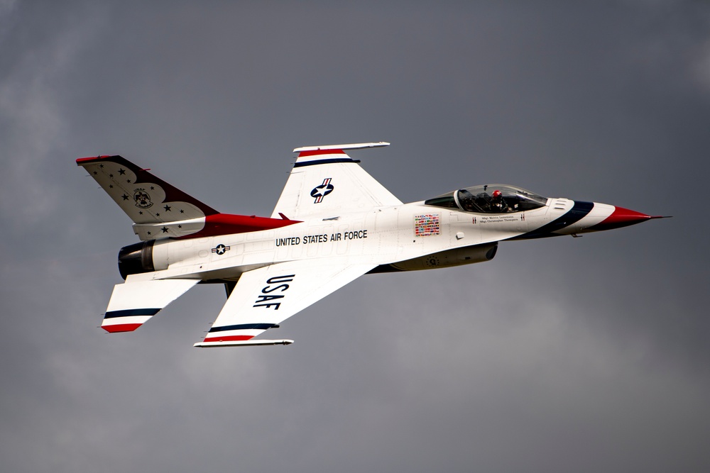 Thunderbirds take flight for Wings Over Houston Airshow