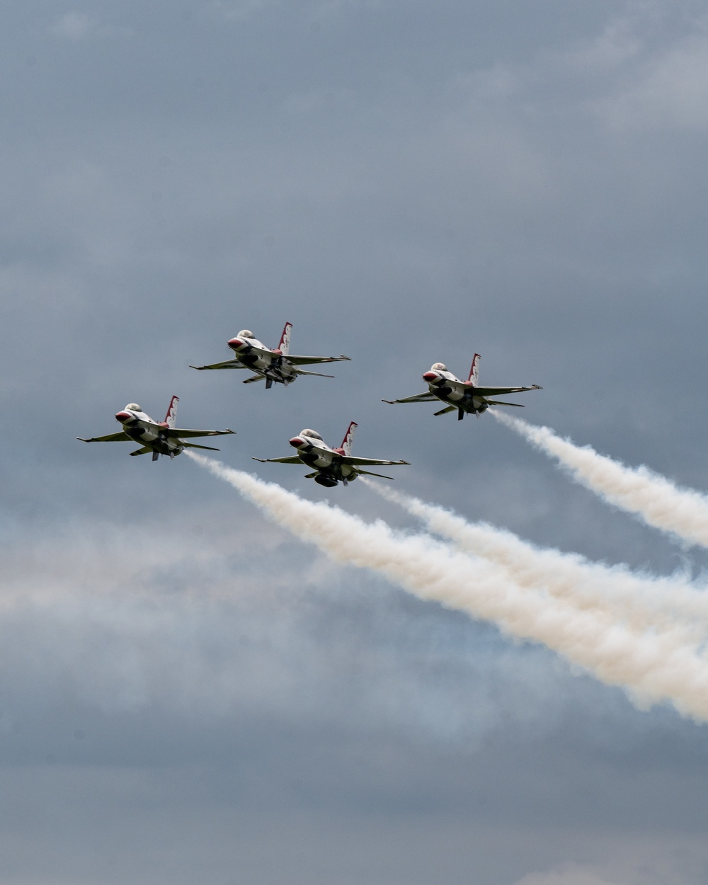 DVIDS Images Thunderbirds perform at New York International Air