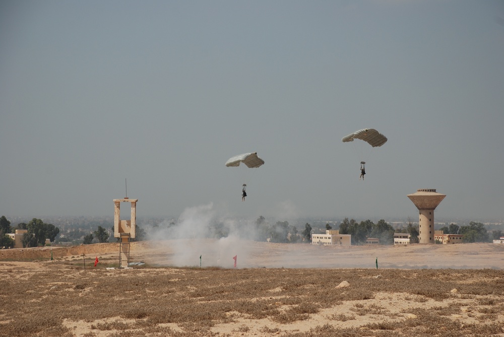 U.S. Special Forces Military Free Fall with Egyptian Airborne Forces for First Time