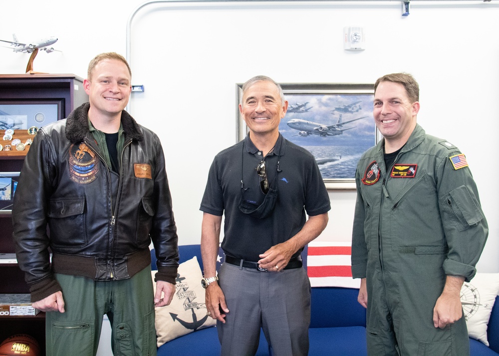 Retired Admiral Harry Harris visits VP-46