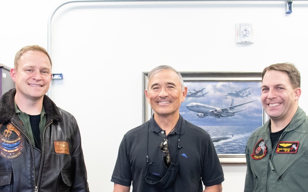 Retired Admiral Harry Harris visits VP-46