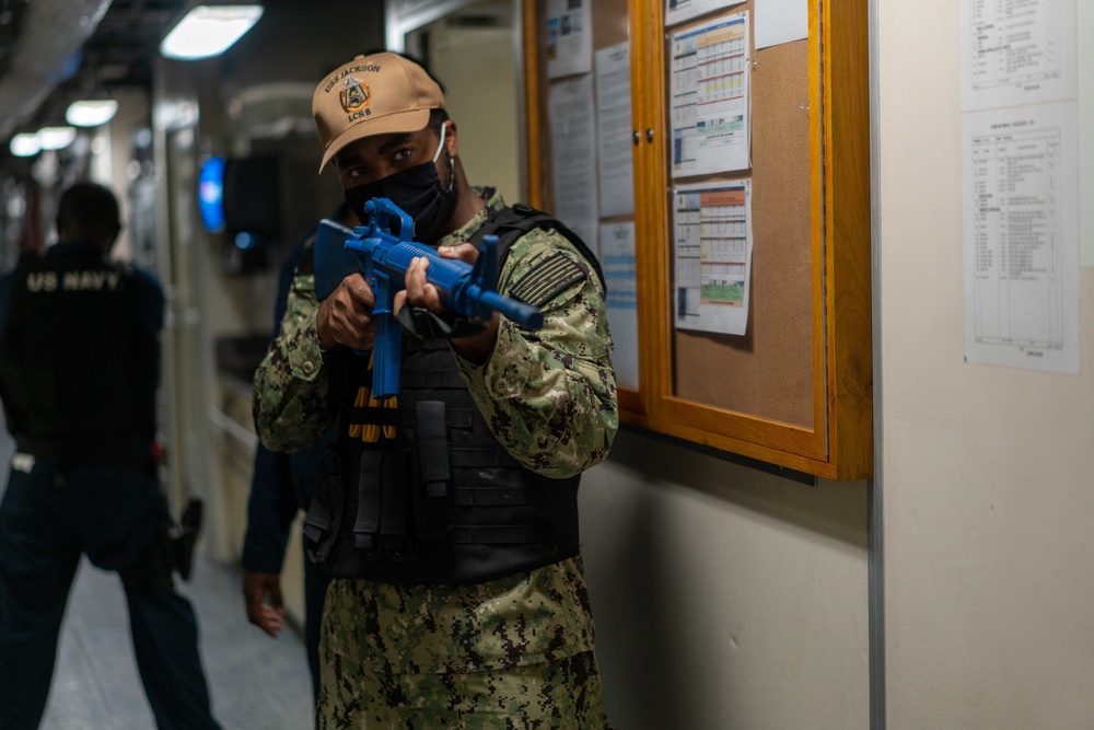 USS Jackson (LCS 6) Sailor Participates In Anti-terrorism Training Team Drill