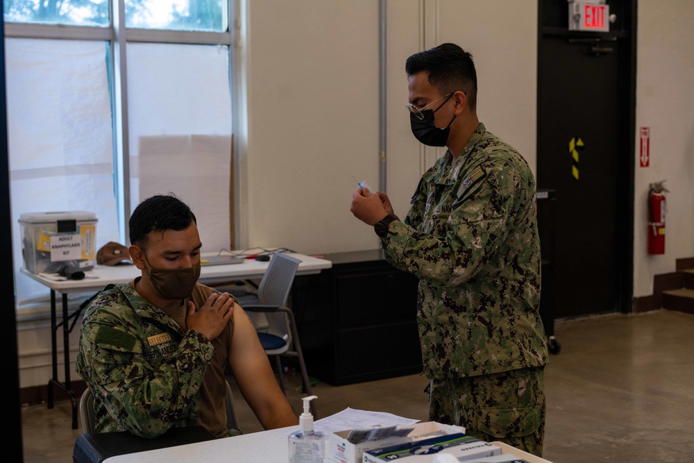 USS Jackson (LCS 6) Sailor Receives Influenza Shot