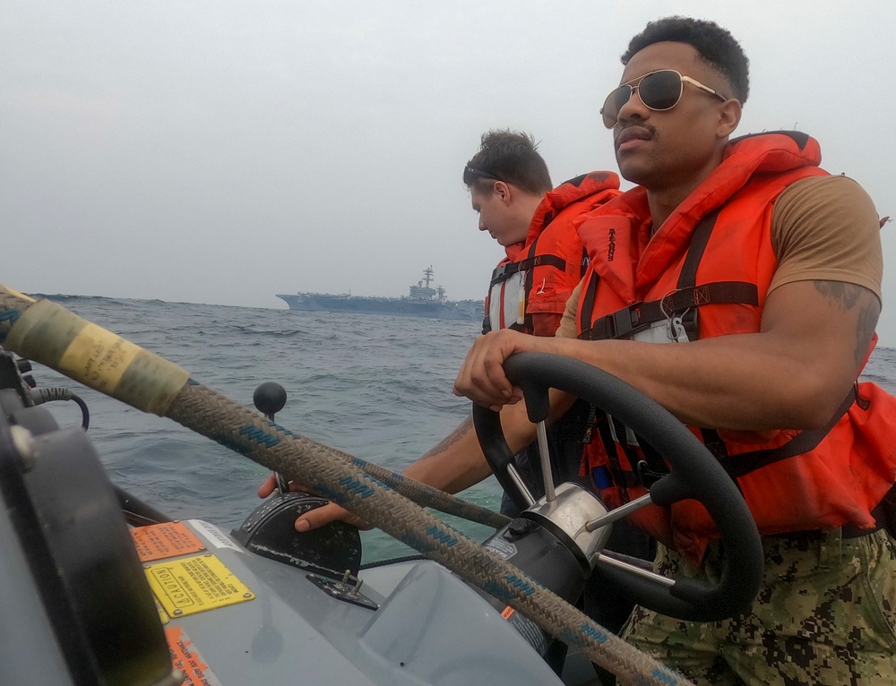 USS Carl Vinson (CVN 70), Helicopter Sea Combat Squadron (HSC) 4 Conduct Search and Rescue Exercise