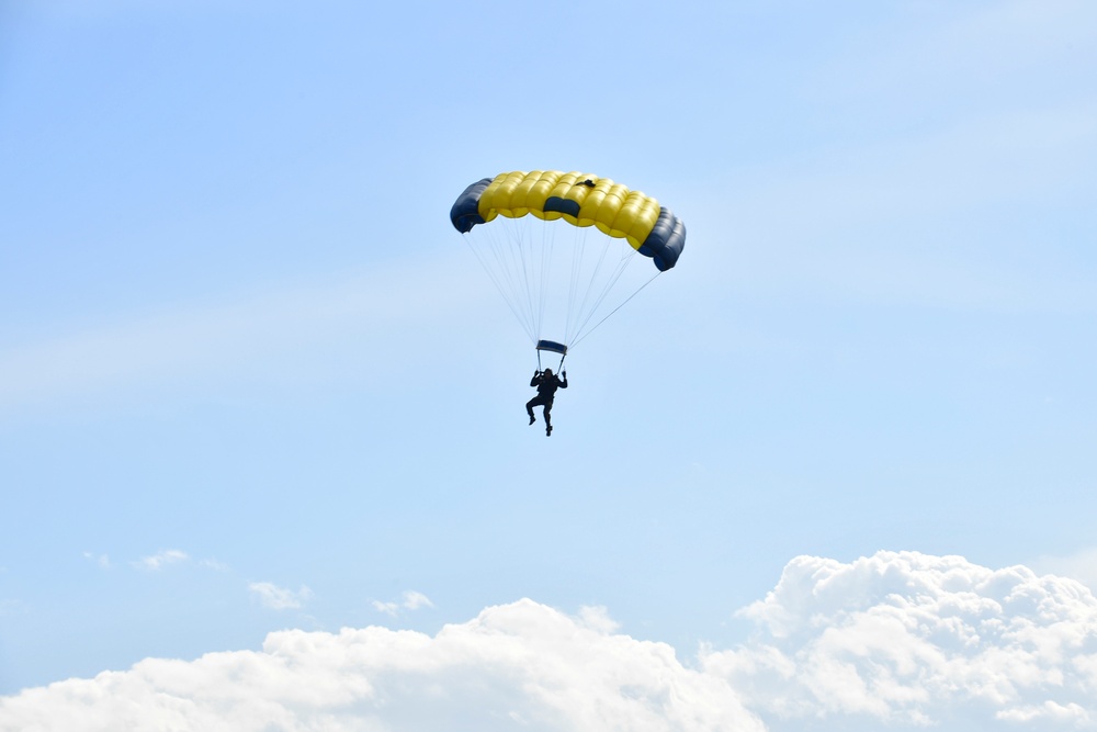 U.S. Navy Leap Frogs Perform at Thomas Jefferson High School