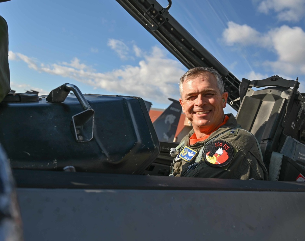 19th Air Force Commander Maj. Gen. Craig D. Wills visits Kingsley Field
