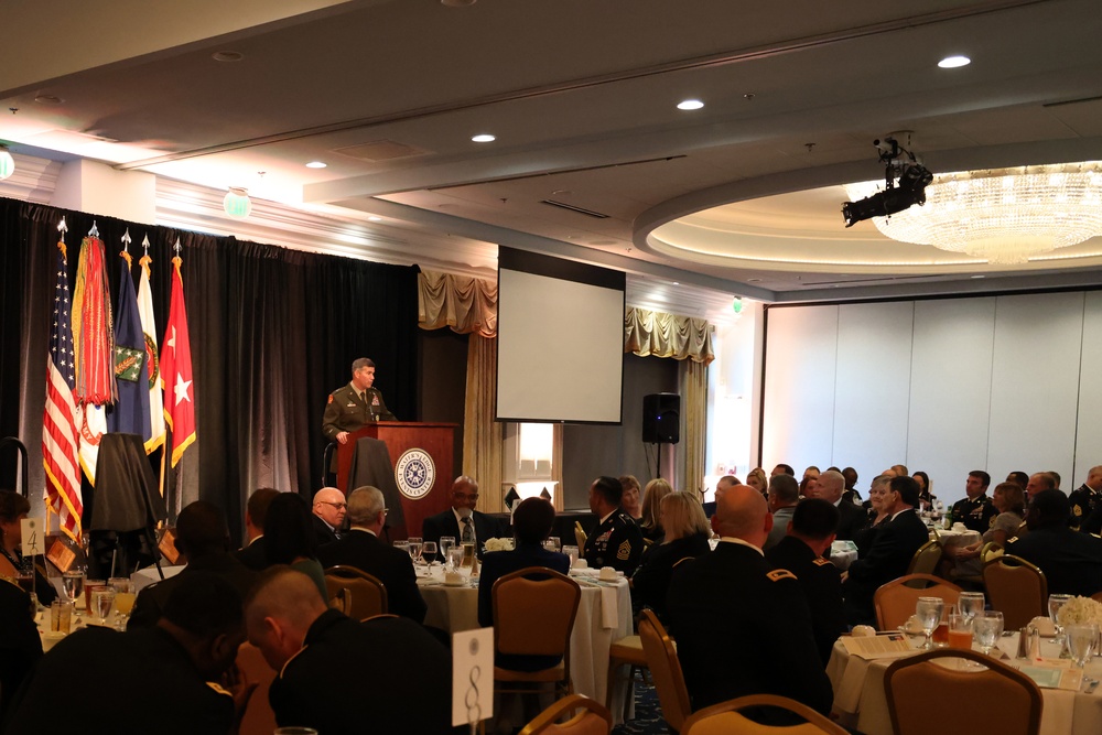 20th CBRNE Command recognizes retired generals with Defender of Liberty Award