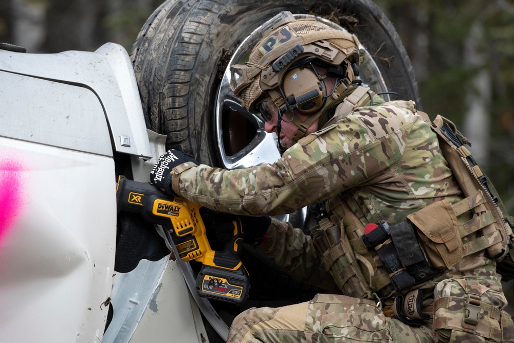 Alaska Air National Guard’s 212th Rescue Squadron conducts full mission profile exercise at JBER