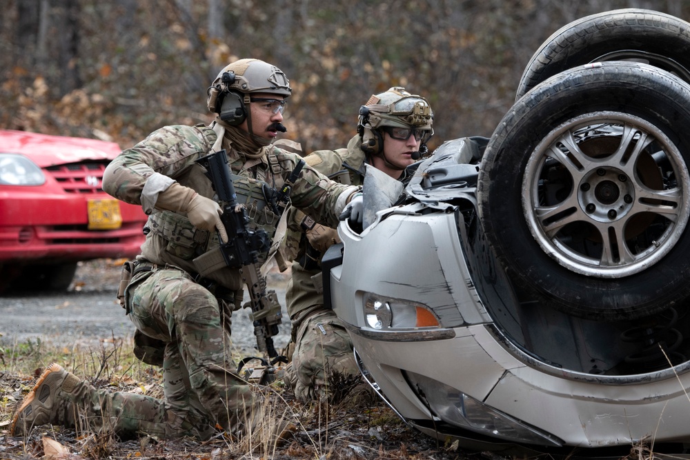 Alaska Air National Guard’s 212th Rescue Squadron conducts full mission profile exercise at JBER