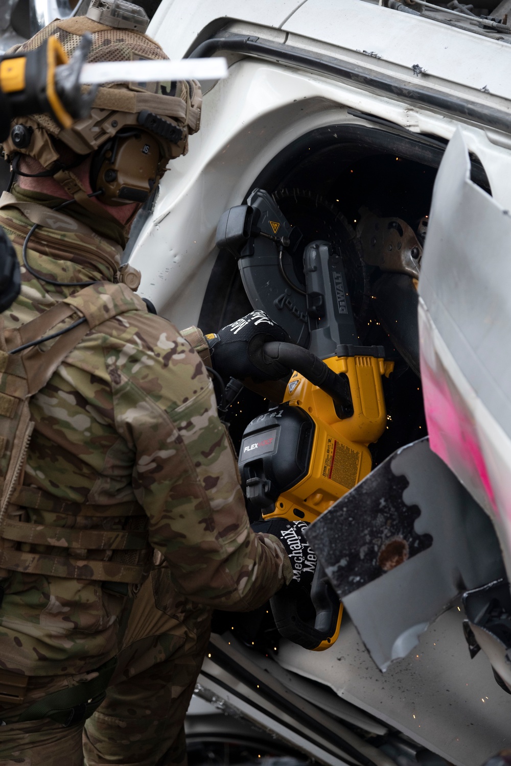 Alaska Air National Guard’s 212th Rescue Squadron conducts full mission profile exercise at JBER