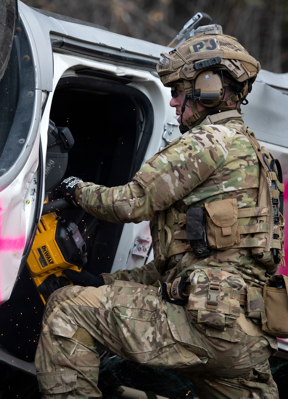 Alaska Air National Guard’s 212th Rescue Squadron conducts full mission profile exercise at JBER