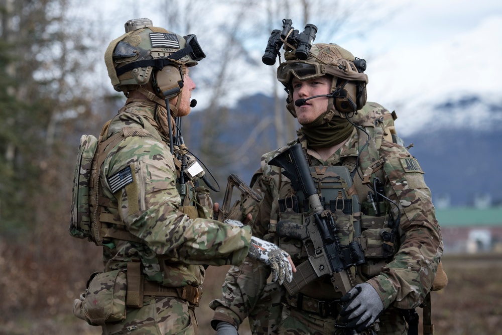 Alaska Air National Guard’s 212th Rescue Squadron conducts full mission profile exercise at JBER