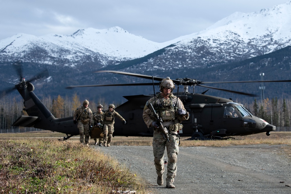 Alaska Air National Guard’s 212th Rescue Squadron conducts full mission profile exercise at JBER