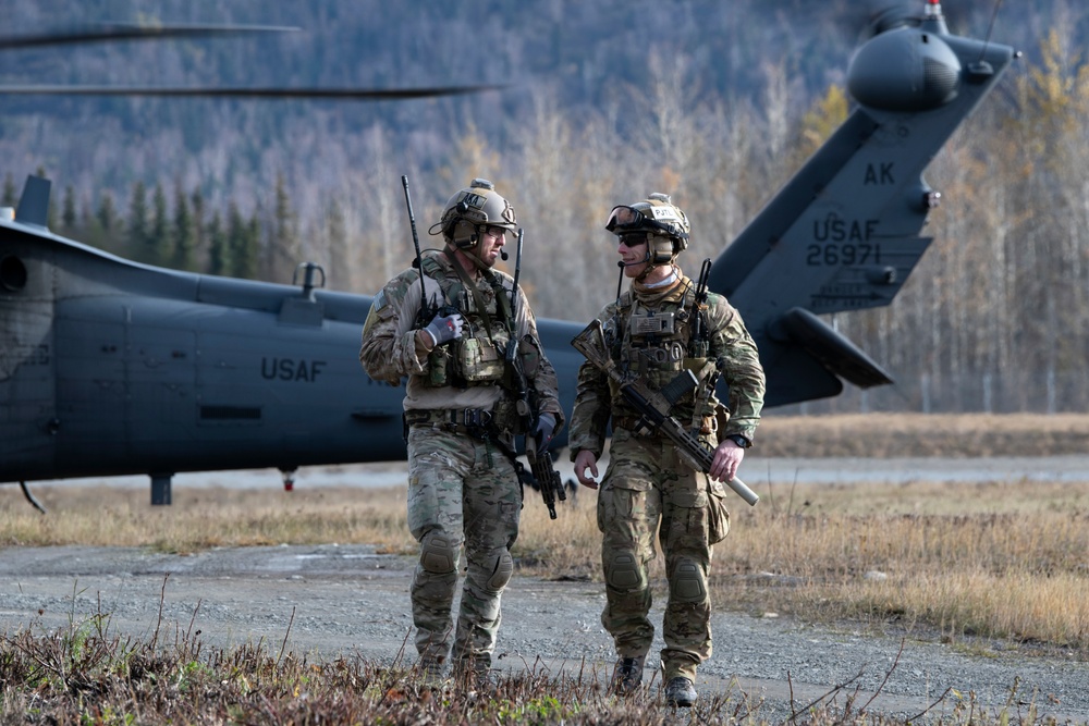 Alaska Air National Guard’s 212th Rescue Squadron conducts full mission profile exercise at JBER