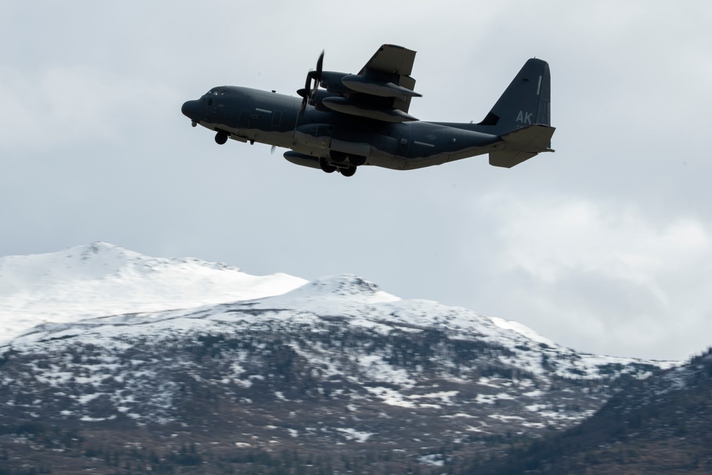 Alaska Air National Guard’s 212th Rescue Squadron conducts full mission profile exercise at JBER