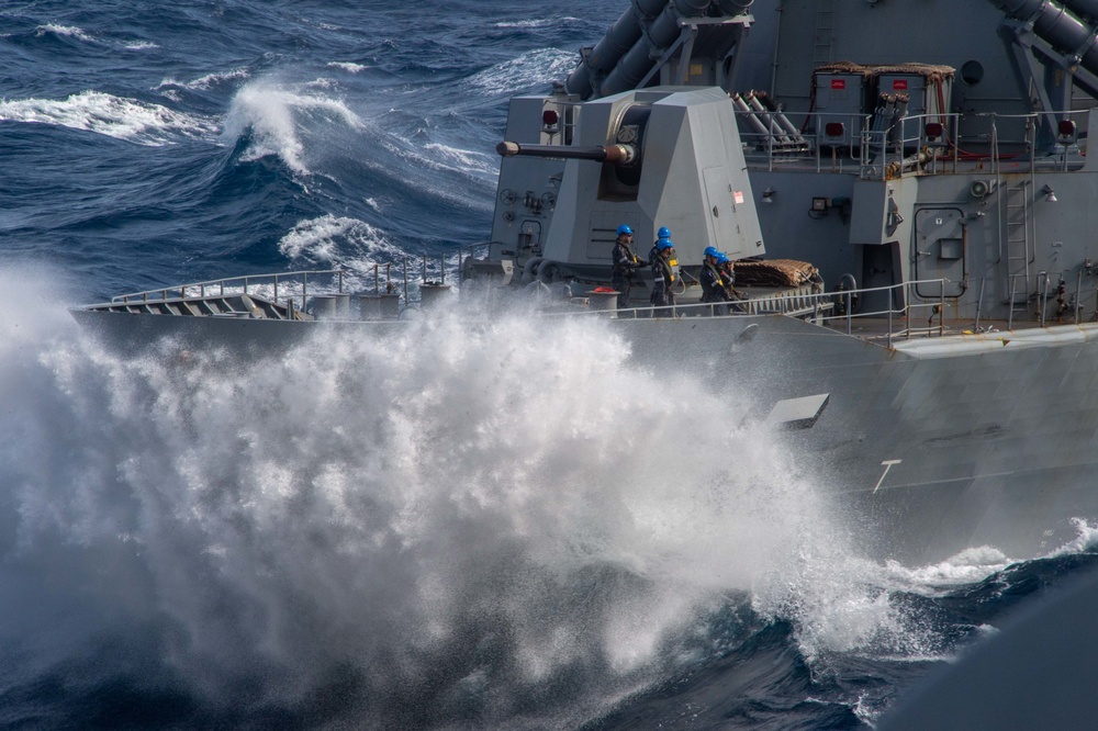 USS Carl Vinson (CVN 70), HMAS Ballarat (FFH 155) Conduct Fueling-at-Sea in the Bay of Bengal