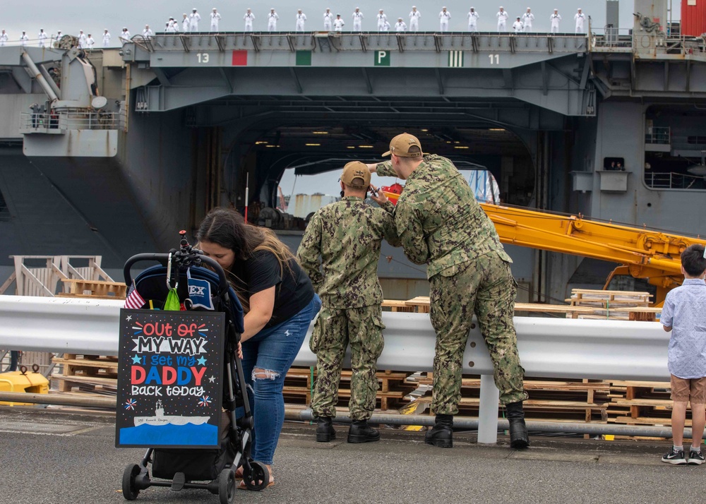 USS Ronald Reagan (CVN 76) Return to Yokosuka