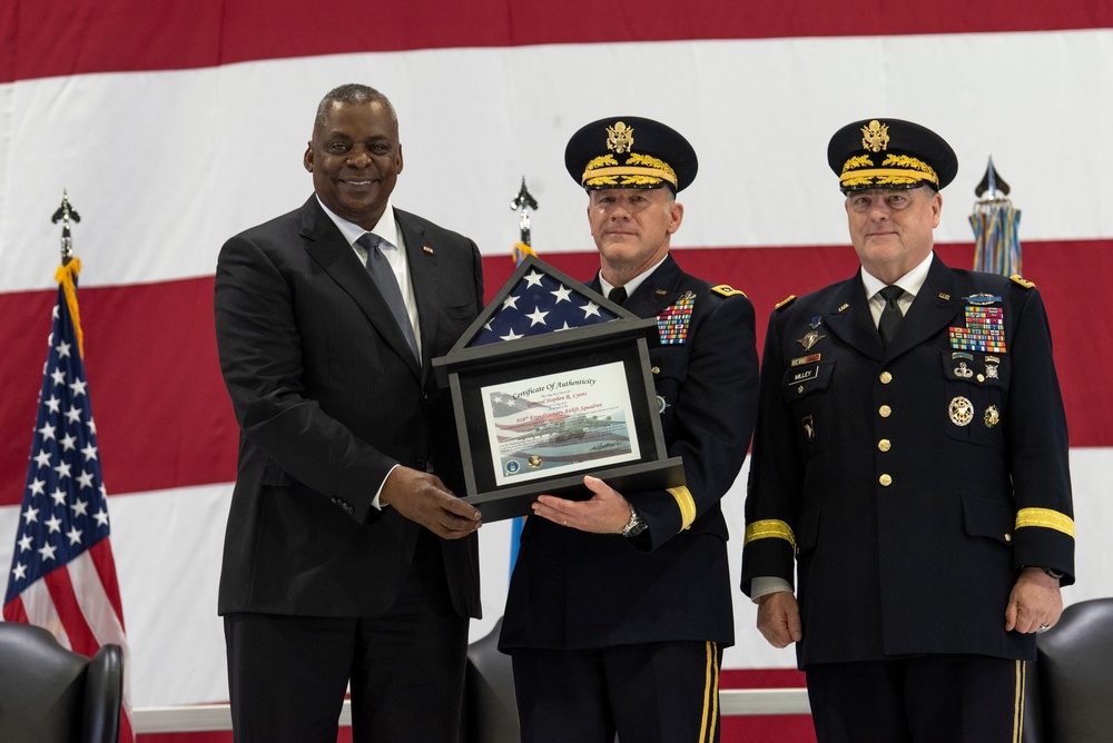 Army Gen Lyons Retires After 38 Years of Service