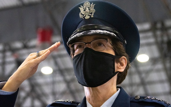 Army Gen Lyons Retires After 38 Years of Service