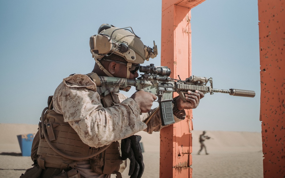 Bravo Co, BLT 1/1 maneuver range in Kuwait