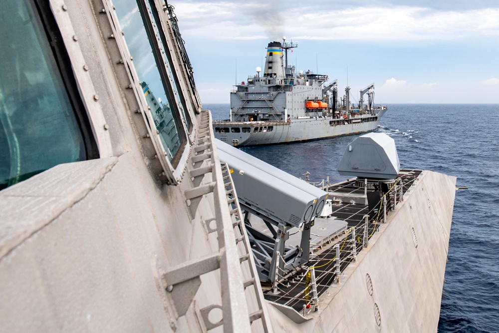 USS Charleston conducts UNREP
