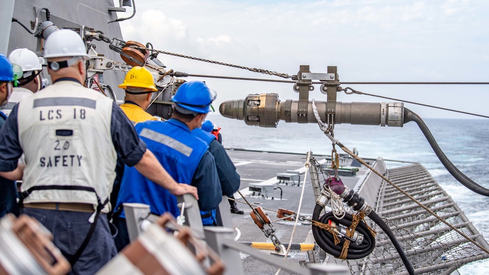 USS Charleston conducts UNREP