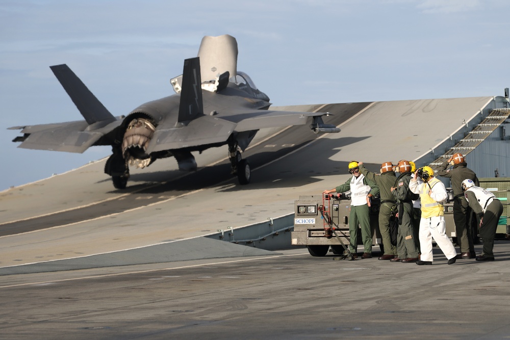 Carrier Strike Group One Leaders Visit HMS Queen Elizabeth