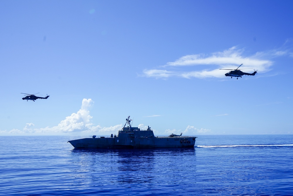 USS Jackson, USS Tulsa sail with German Navy frigate Bayern in Philippine Sea