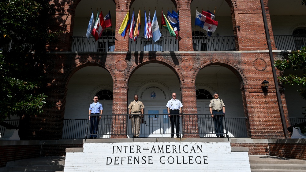 Mayor General Julio Ernesto Florián Pérez Visits the IADC