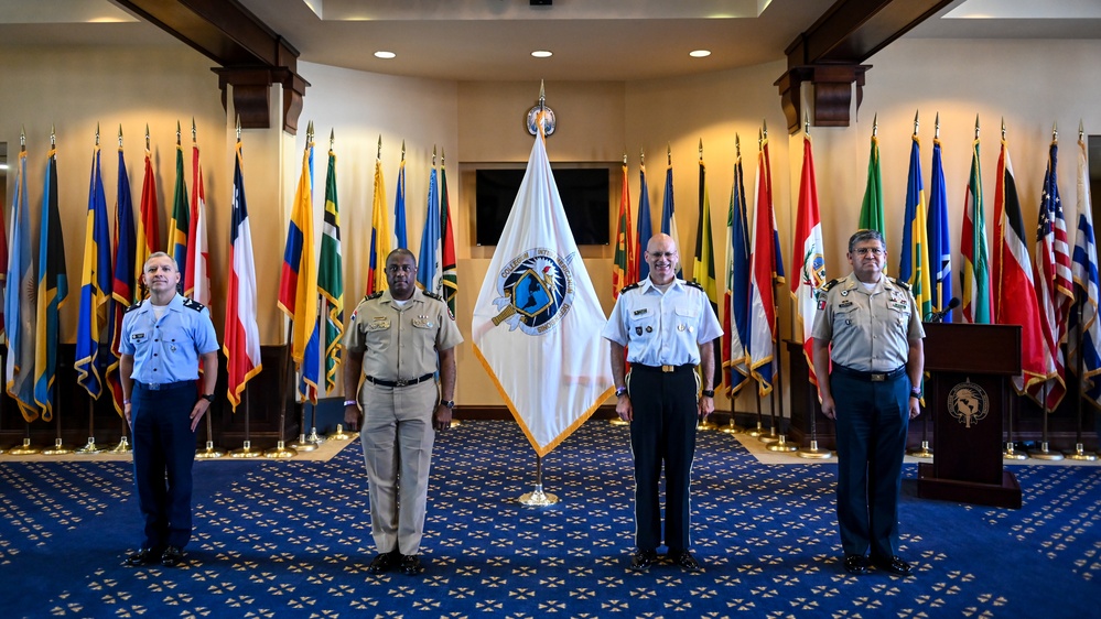 Mayor General Julio Ernesto Florián Pérez Visits the IADC