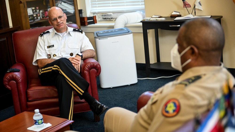 Mayor General Julio Ernesto Florián Pérez Visits the IADC