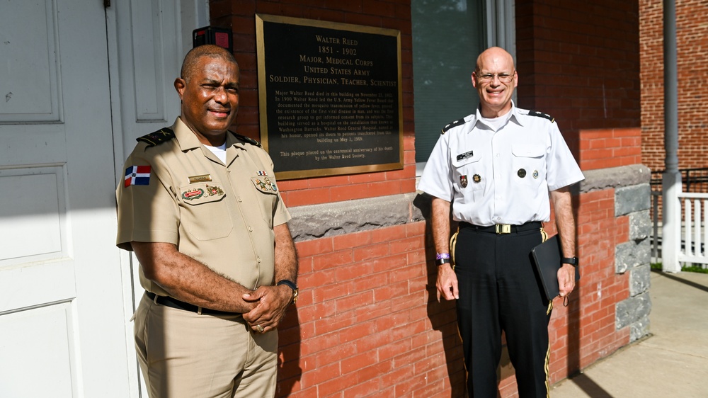 Mayor General Julio Ernesto Florián Pérez Visits the IADC