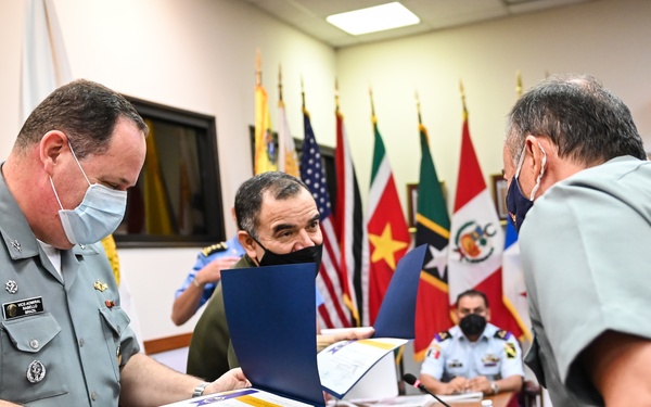 IADC Students Visit JID