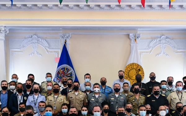 IADC Students Visit JID