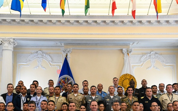 IADC Students Visit JID