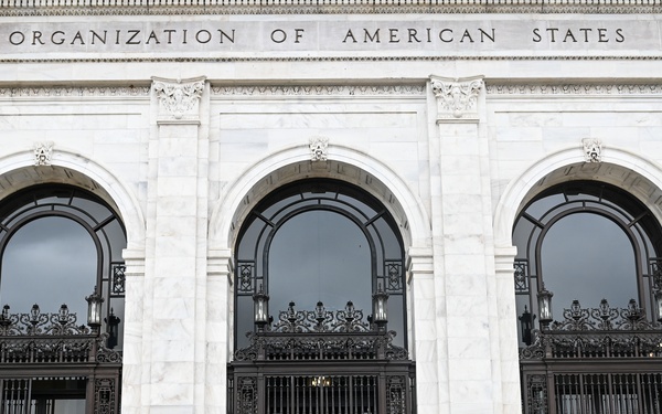 IADC Students Visit JID