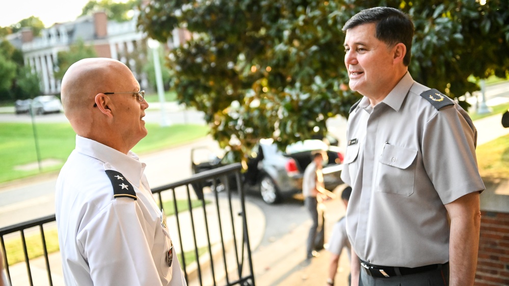 Chilean General Ricardo Martínez visits IADC