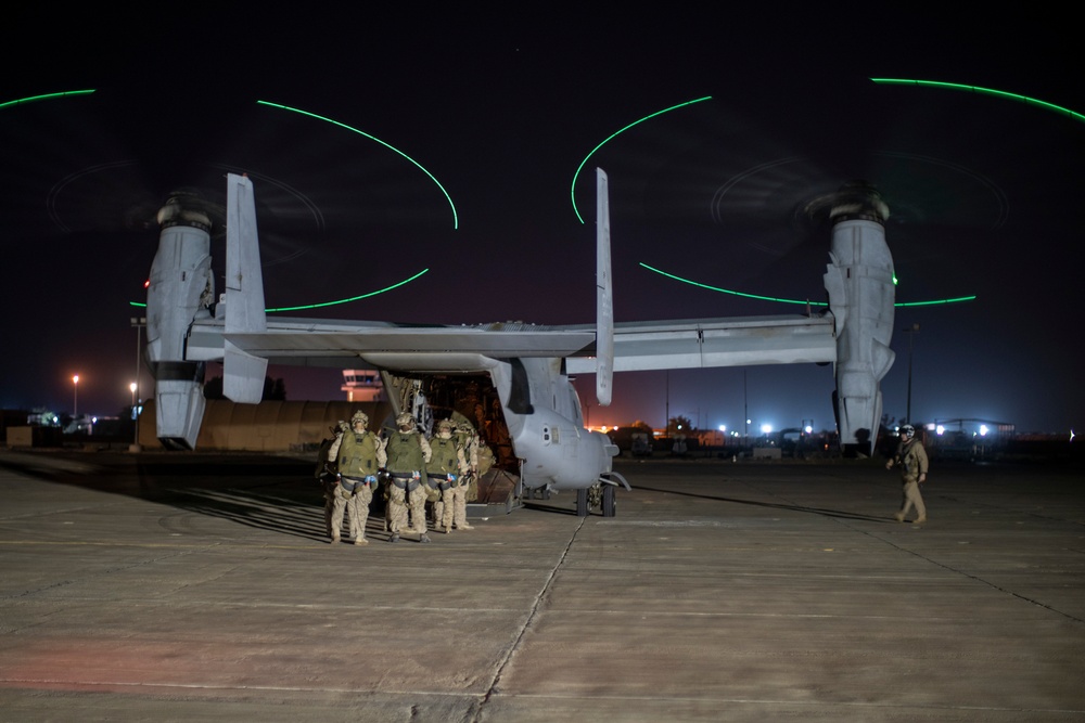 11th MEU Recon Marines conduct JMPI before free-fall operations in Kuwait