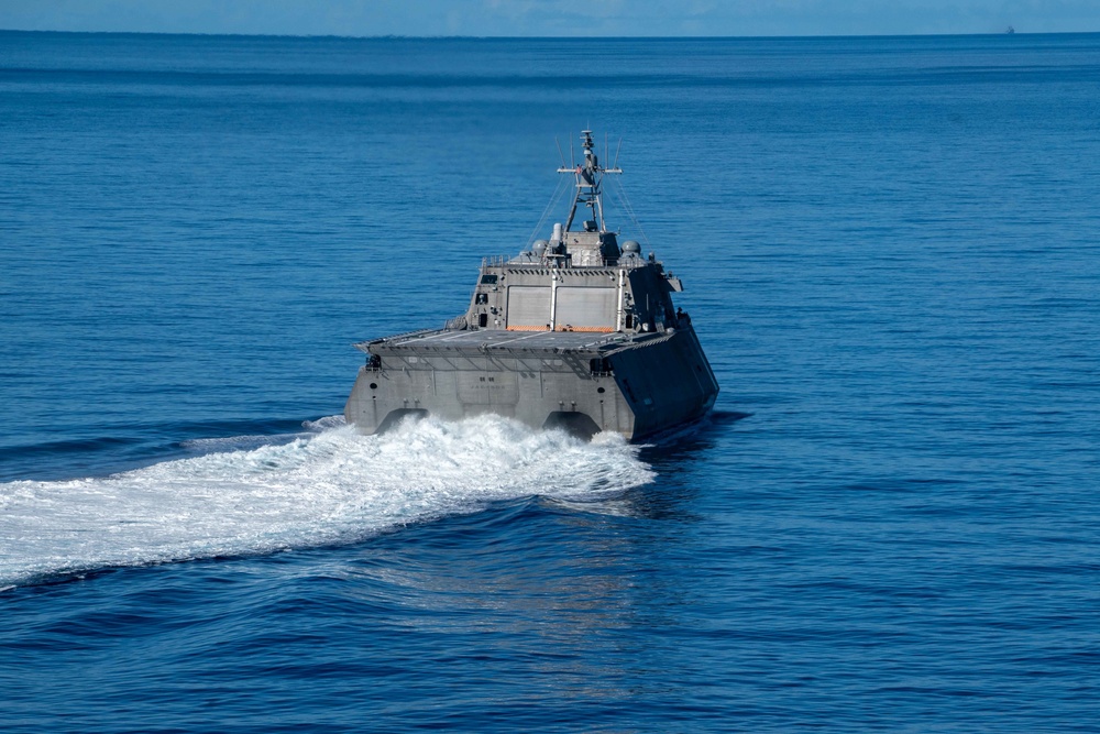 USS Jackson (LCS 6) Transits Philippine Sea