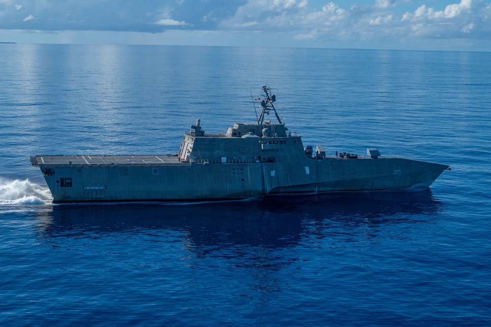 USS Jackson (LCS 6) Transits Philippine Sea